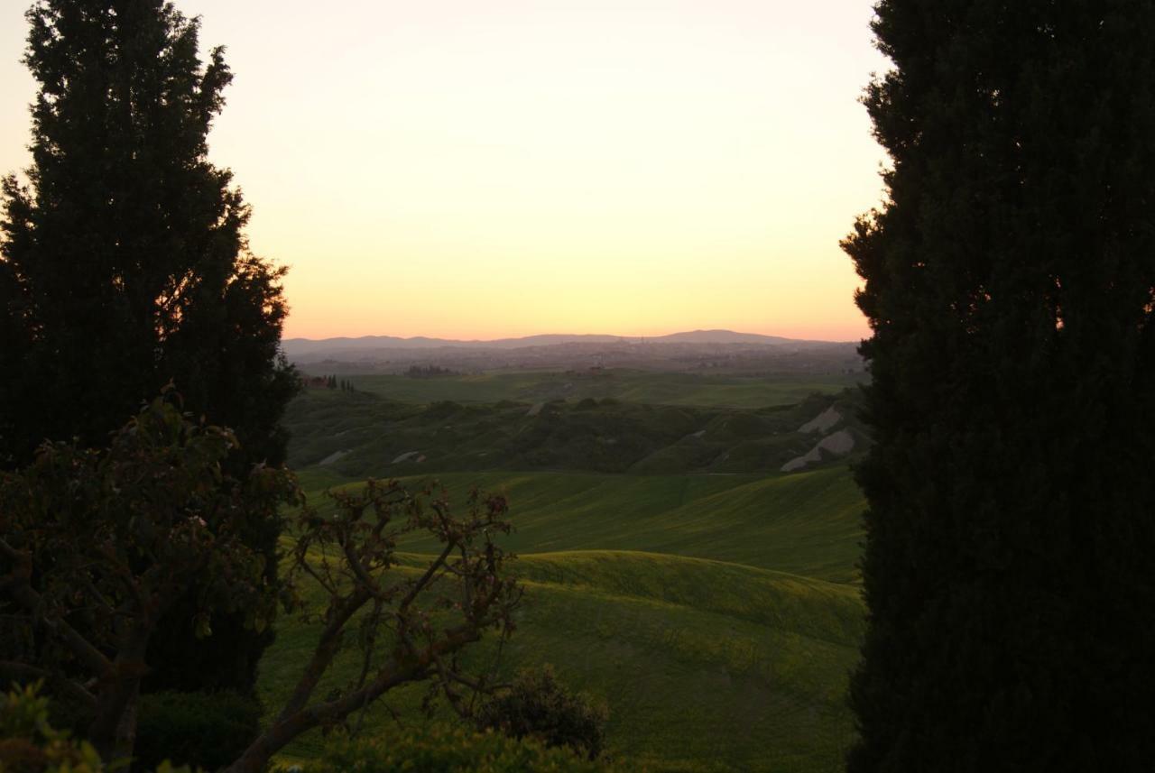 Tuscany Balcony: Crete Senesi Casetta Extérieur photo